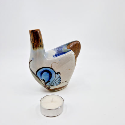 Einzigartige und nachhaltige Vintage Vase in blau-braun von Ken Edwards. Unique and sustainable vintage vase in blue-brown from Ken Edwards. Token of scale.