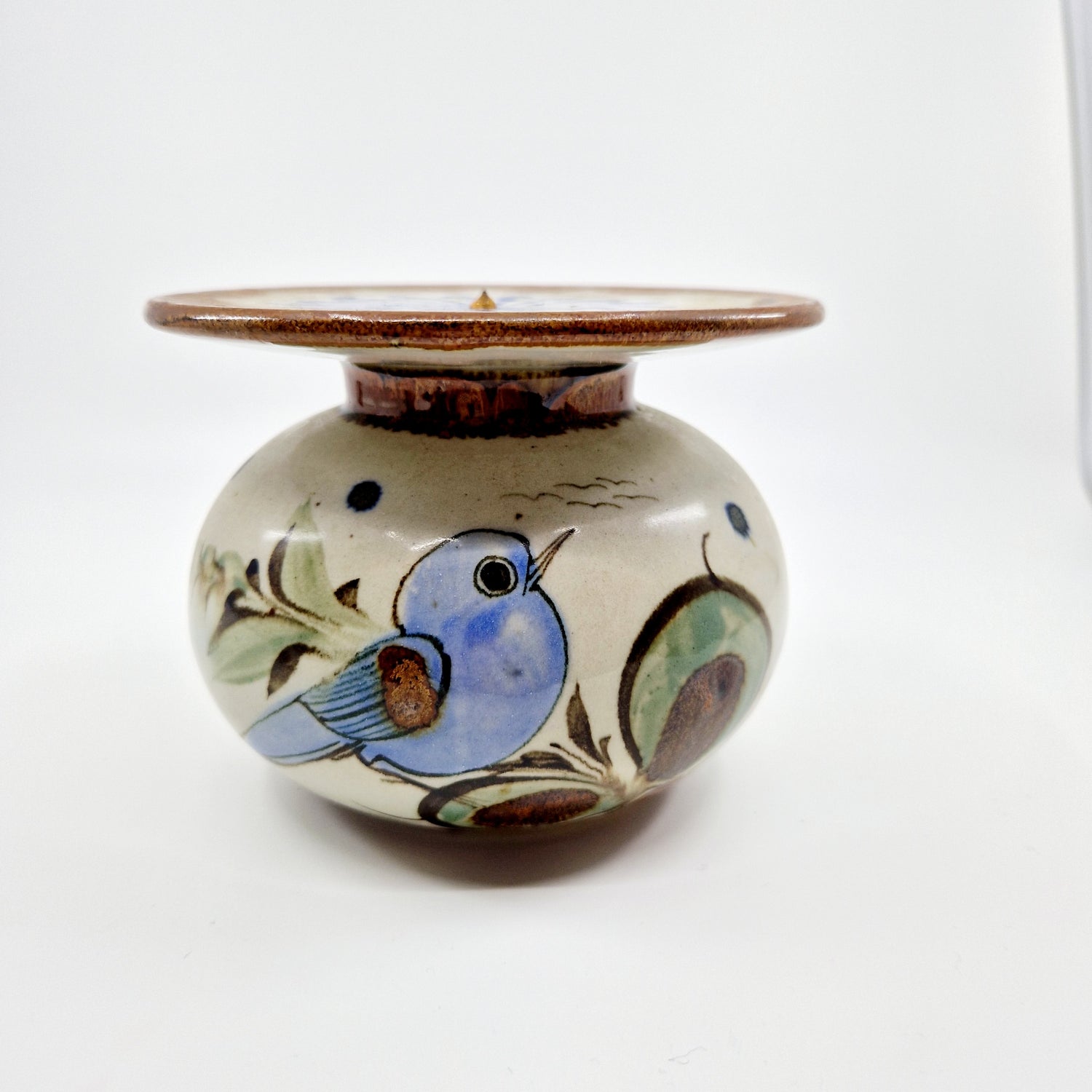 Einzigartiger und nachhaltiger Kerzenständer mit Taube. Unique and sustainable candleholder with pigeon. Front.