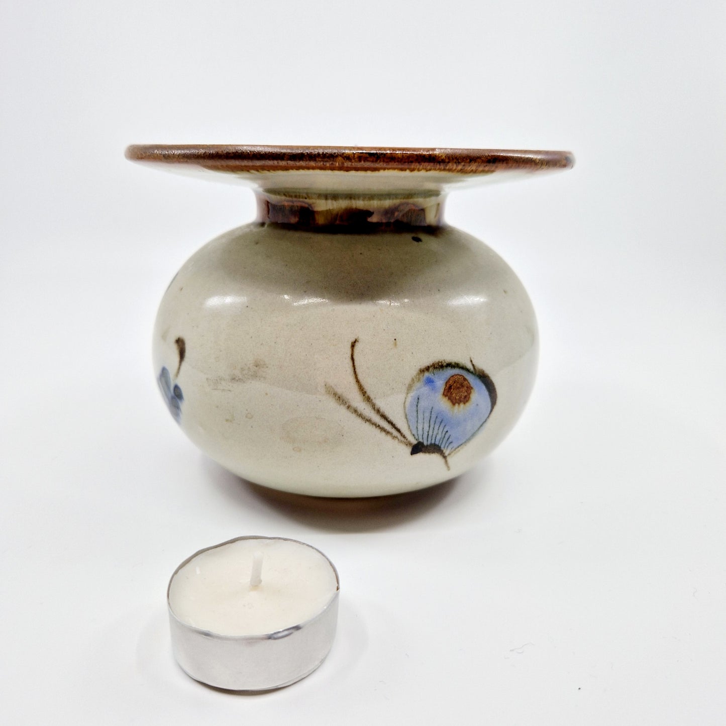Einzigartiger und nachhaltiger Kerzenständer mit Taube. Unique and sustainable candleholder with pigeon. Token of scale.