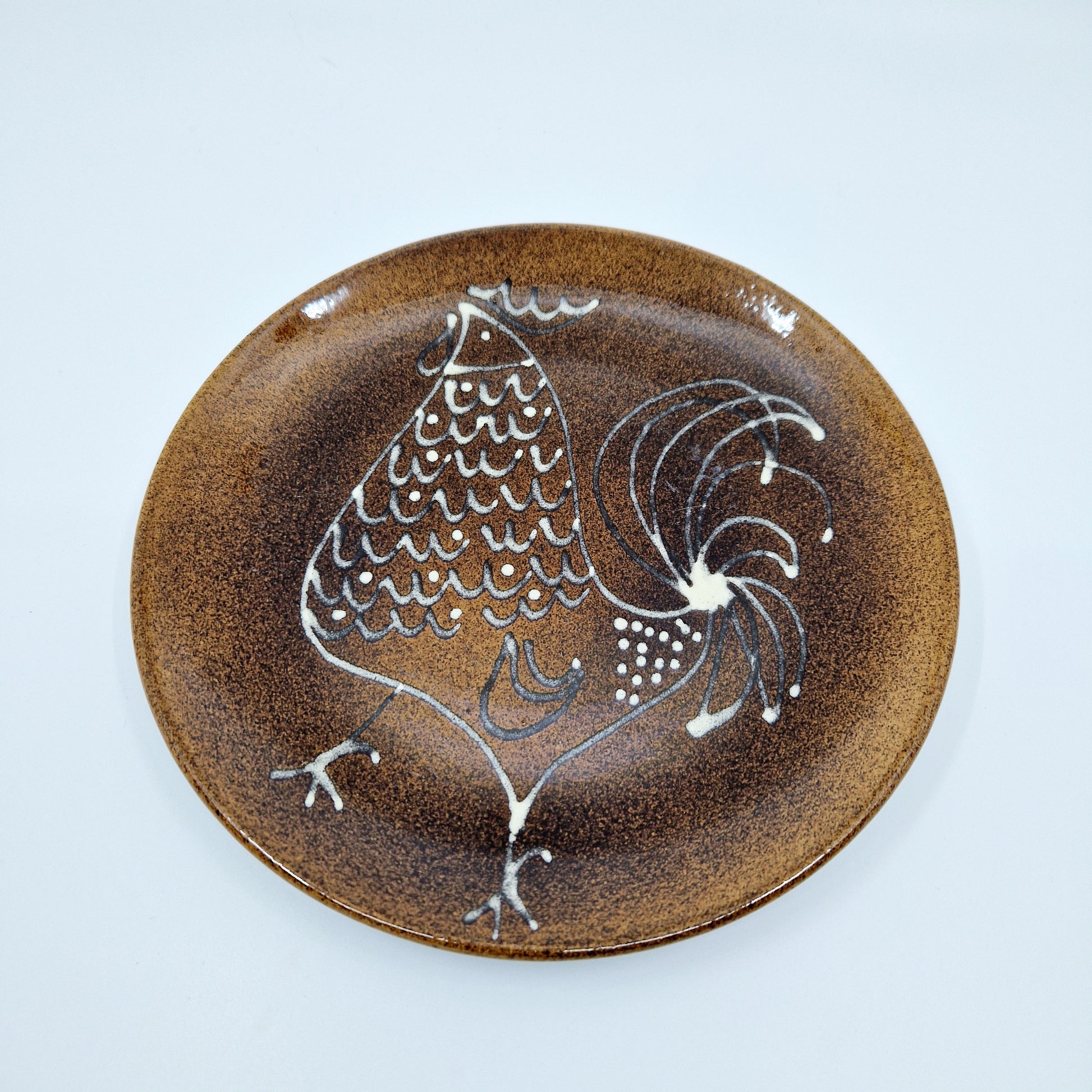 Einzigartiger und nachhaltiger Vintage Teller mit Hahn. Unique and sustainable vintage plate with rooster. Above.