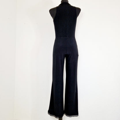 Einzigartiger und nachhaltiger Vintage Jumpsuit in schwarz mit Spitze. Unique and sustainable vintage jumpsuit in black with lace. Back.