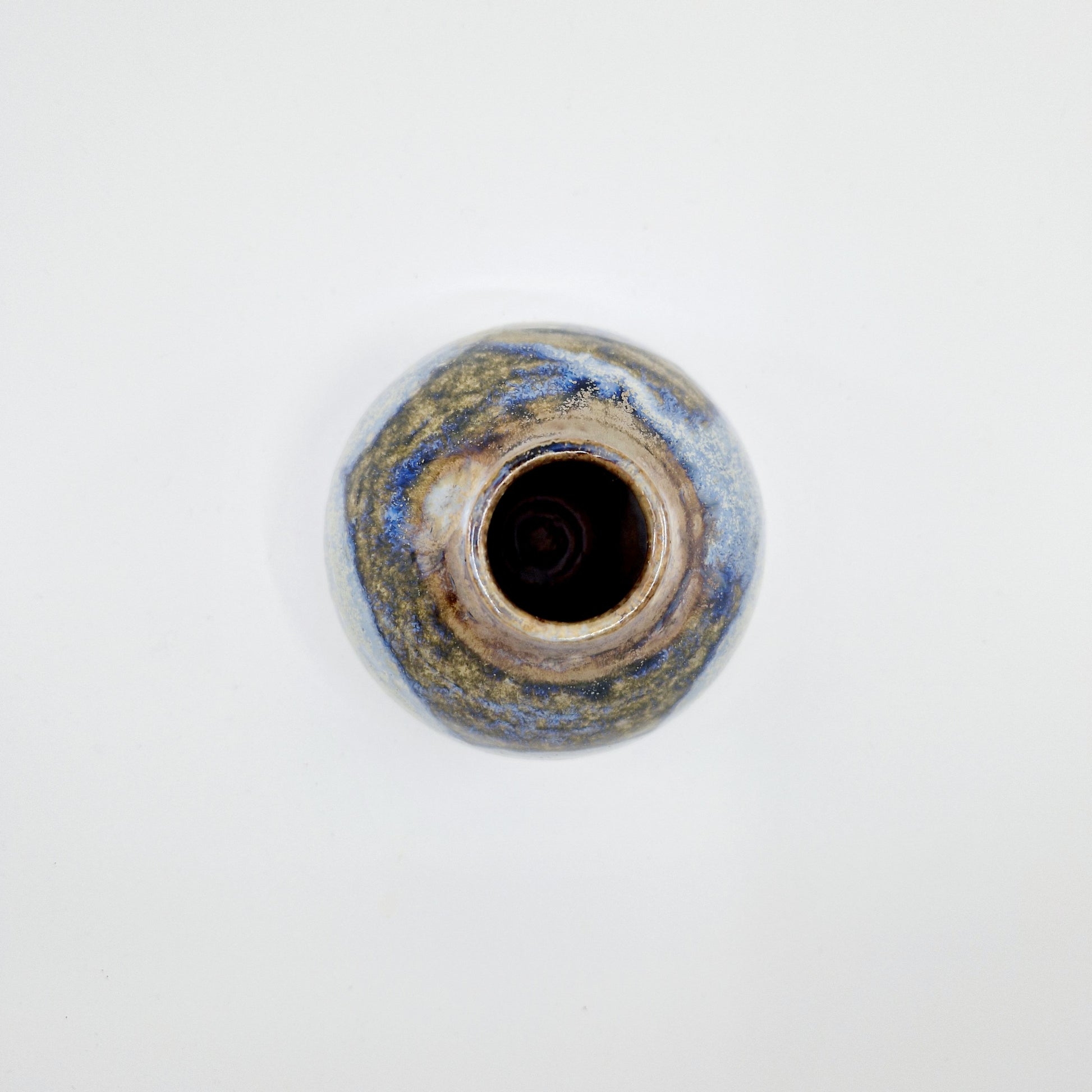 Einzigartige und nachhaltige Vintage Vase in grau-blau. Unique and sustainable vintage vase in grey and blue. Above.