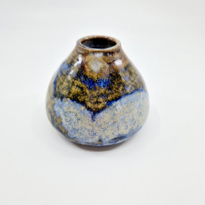Einzigartige und nachhaltige Vintage Vase in grau-blau. Unique and sustainable vintage vase in grey and blue. Front.