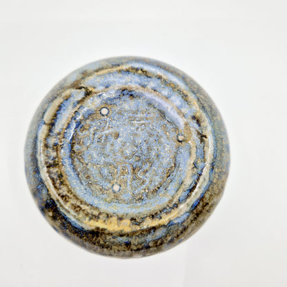 Einzigartige und nachhaltige Vintage Vase in grau-blau. Unique and sustainable vintage vase in grey and blue. Below.