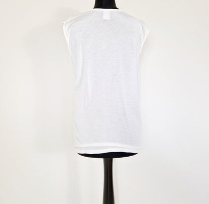 Einzigartiges und nachhaltiges Vintage Top in weiss mit Spitzen. Unique and sustainable vintage top in white with lace. Back.