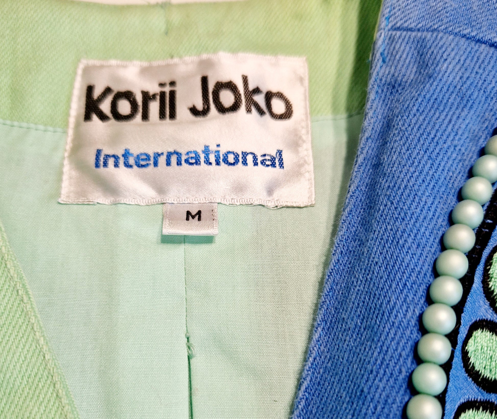 Einzigartiger und nachhaltiger Vintage Blazer von Koori Joko. Unique and sustainable vintage blazer from Koori Joko. Tag.
