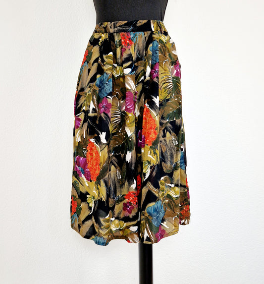 Einzigartiger und nachhaltiger Vintage Hosenrock in khaki. Unique and sustainable vintage trousers skirt in khaki. Front.