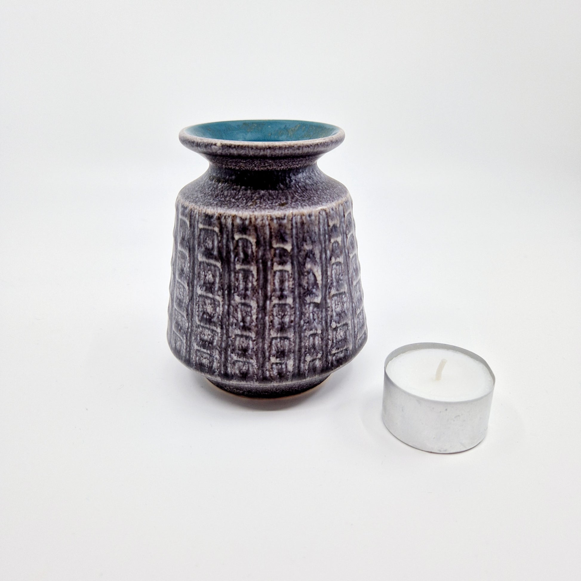 Einzigartige und nachhaltige Vintage Vase in grau von Ilkra. Unique and sustainable vintage vase in grey from Ilkra. Comparison.