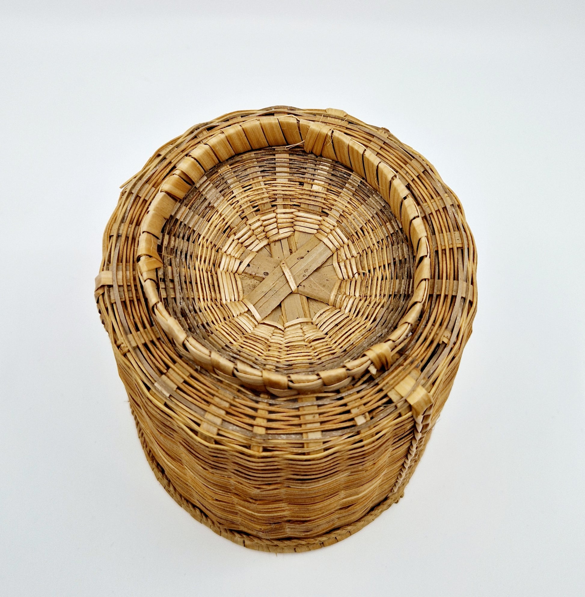 Einzigartiger und nachhaltiger Vintage Hängetopf. Unique and sustainable vintage hanger pot. Below.