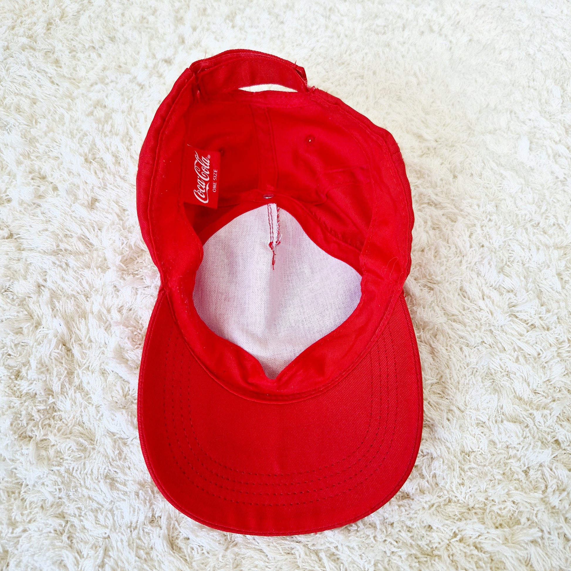 Einzigartiges und nachhaltiges Vintage Cap von Coca-Cola. Unique and sustainable vintage cap from coca-cola. Inside.