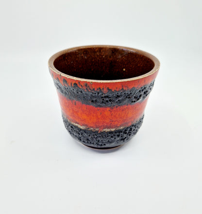 Einzigartiger und nachhaltiger Vintage Blumenopf von Bay. Unique and sustainable vintage flower pot from bay. Front 2.