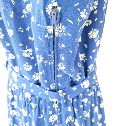 Einzigartiges und nachhaltiges Vintage Kleid in Blau mit Blumen. Unique and sustainable vintage dress in blue with flowers. Zipper.