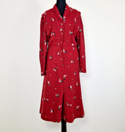 Einzigartiges und nachhaltiges Vintage Kleid in rot-grün-rosa. Unique and sustainable vintage dress in red-green-pink. Front.