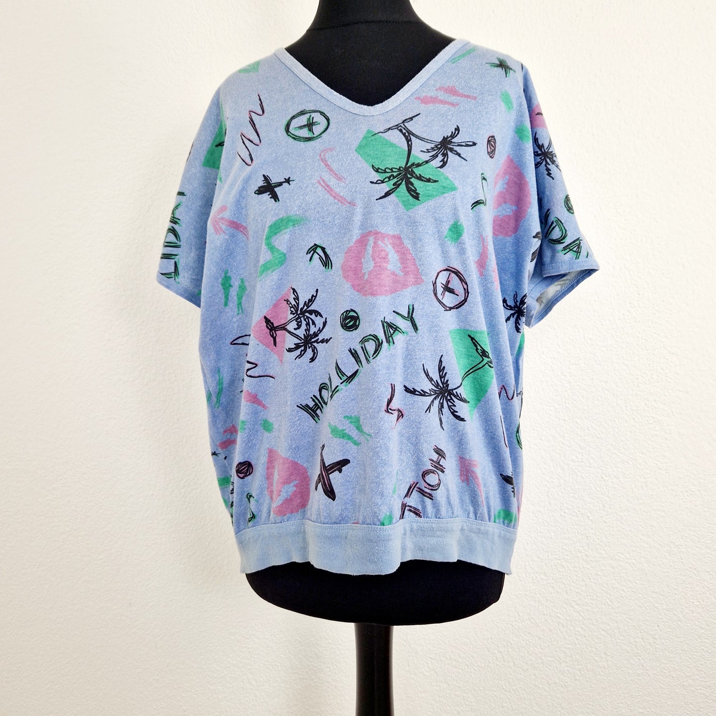 Einzigartiges und nachhaltiges Vintage T-Shirt mit Palmen, made in West-Germany. Unique and sustainable vintage t-shirt with palm trees, made in West-Germany. Front.