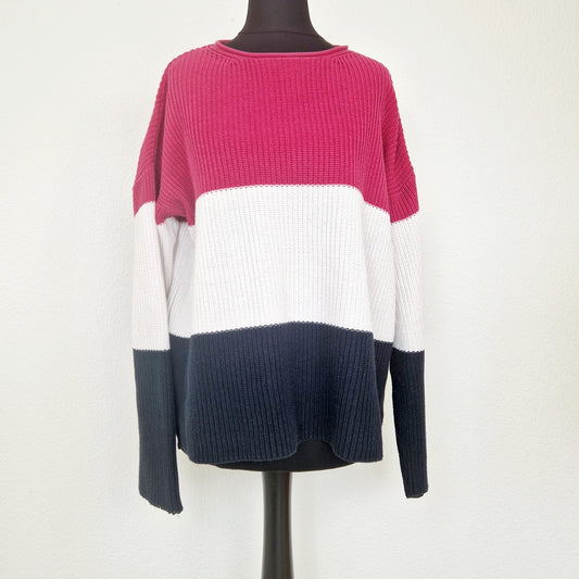 Einzigartiger und nachhaltiger Vintage Pullover in dunkelblau-weiss-pink. Unique and sustainable vintage pullover in dark blue-white-pink. Front.