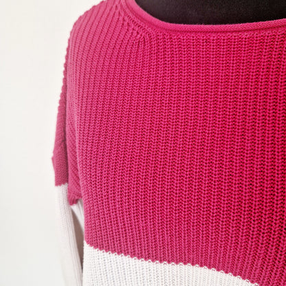 Einzigartiger und nachhaltiger Vintage Pullover in dunkelblau-weiss-pink. Unique and sustainable vintage pullover in dark blue-white-pink. Close up.