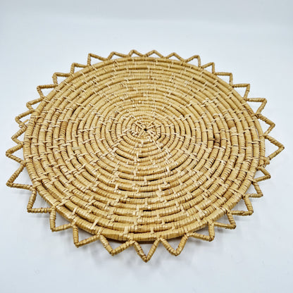 Einzigartiger und nachhaltiger Vintage Topfuntersetzer. Unique and sustainable vintage pan trivet. Front.