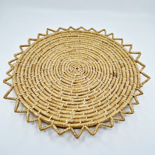 Einzigartiger und nachhaltiger Vintage Topfuntersetzer. Unique and sustainable vintage pan trivet. Front.