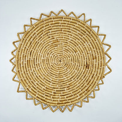 Einzigartiger und nachhaltiger Vintage Topfuntersetzer. Unique and sustainable vintage pan trivet. Above.