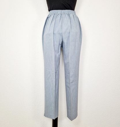 Einzigartige und nachhaltige Vintage Hose in grau. Unique and sustainable vintage trousers in grey. Back.