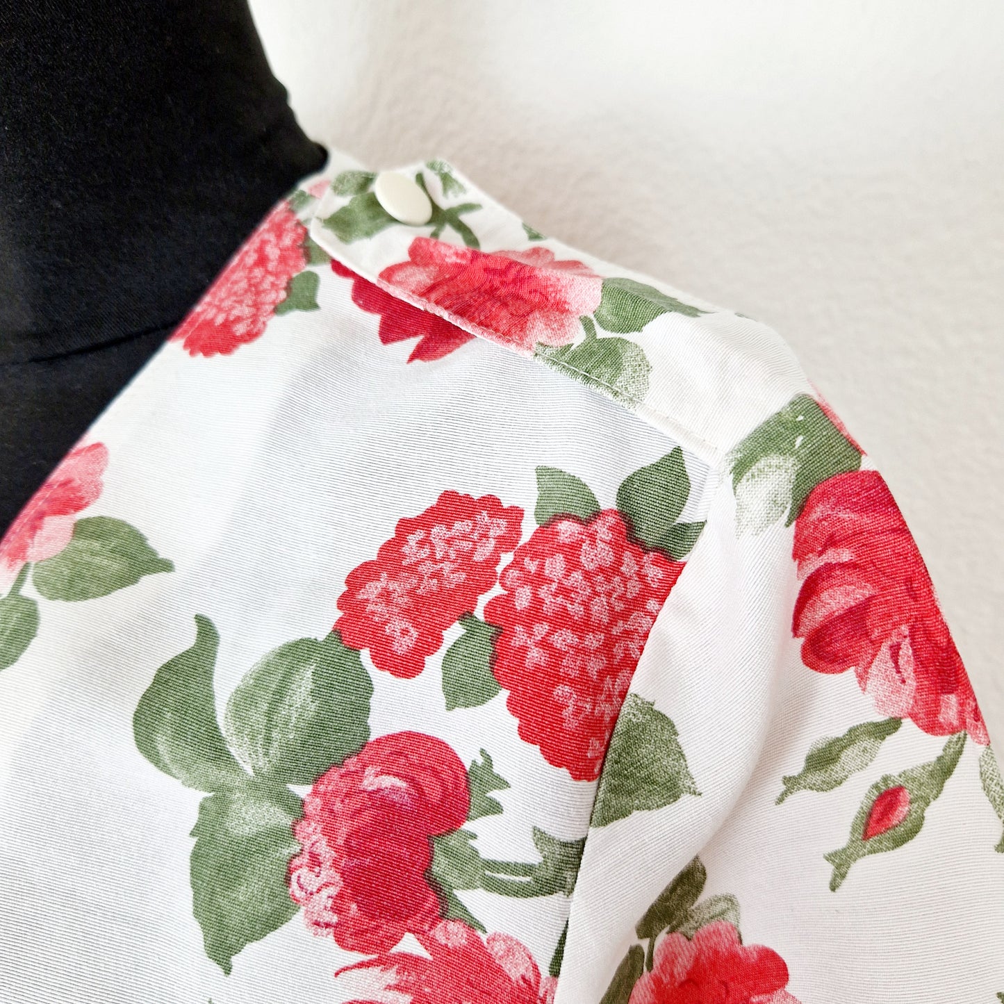 Playsuit, Kurzarm, kurze Hosen, weiss-rot-grün, Rosen, S
