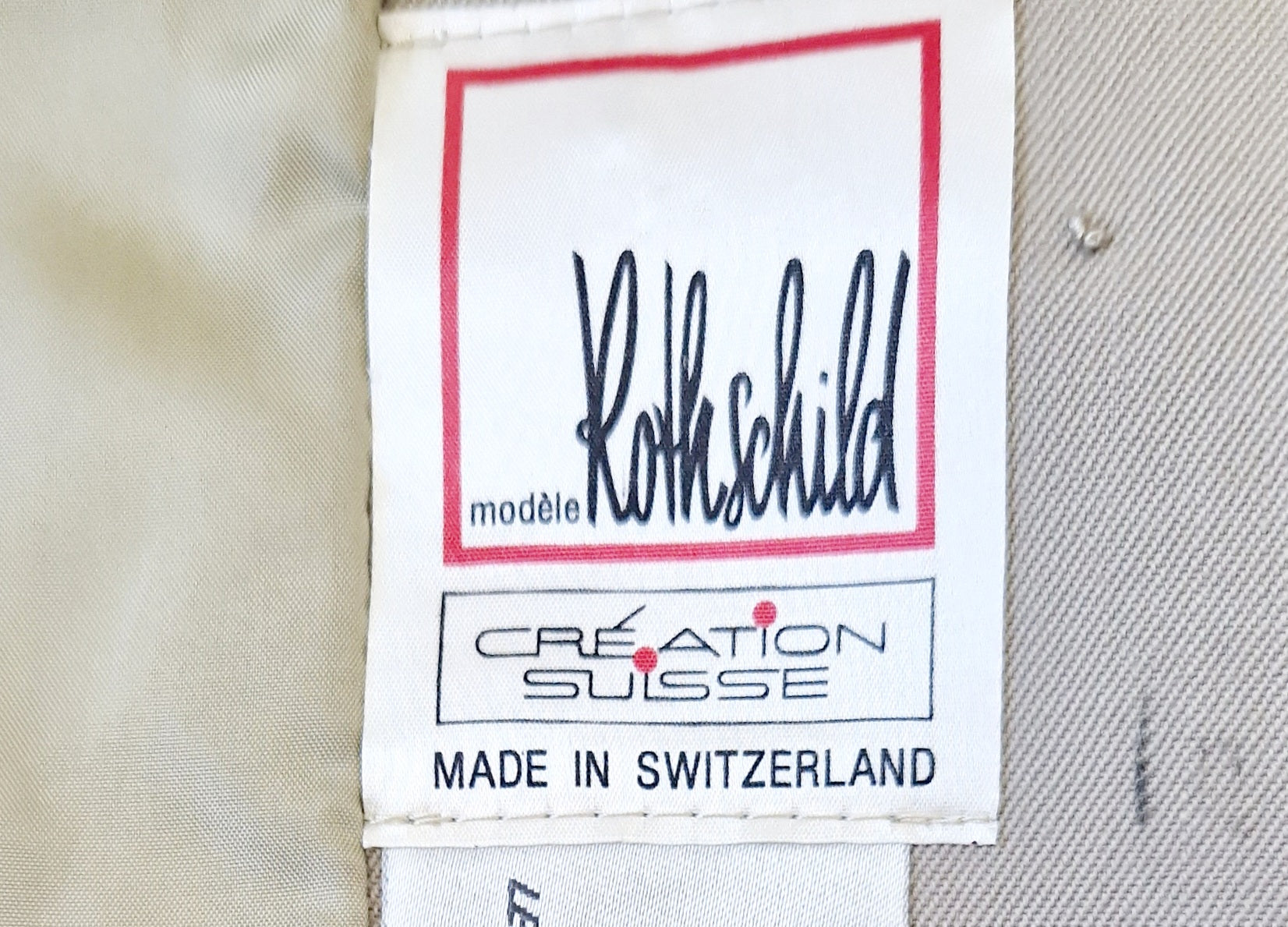 Einzigartiger und nachhaltiger Vintage Blazer in Sand mit Gürtel. Unique and sustainable vintage blazer in sand with a belt. Tag.