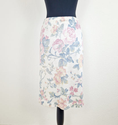 Einzigartiger und nachhaltiger Vintage Strick Rock mit Blumen. Unique and sustainable vintage knit skirt with flowers. Front. 