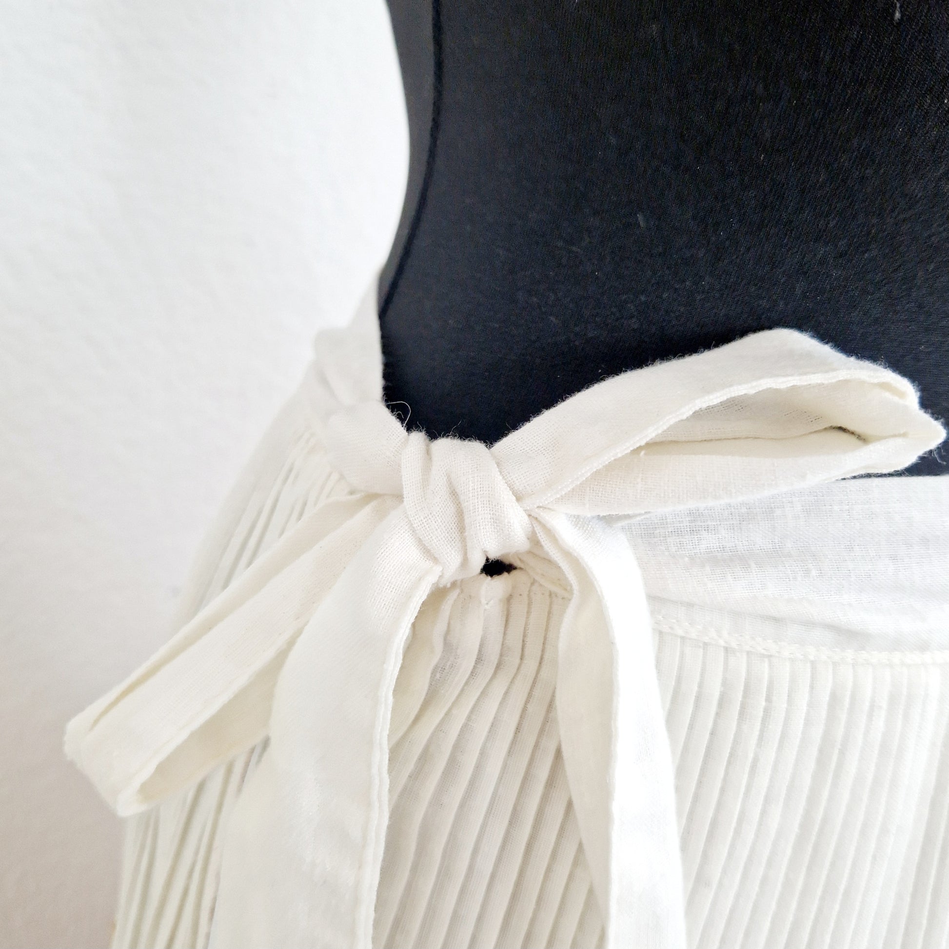 Einzigartiger und nachhaltiger Vintage Rock mit Streifen. Unique and sustainable vintage skirt with stripes. Bow.