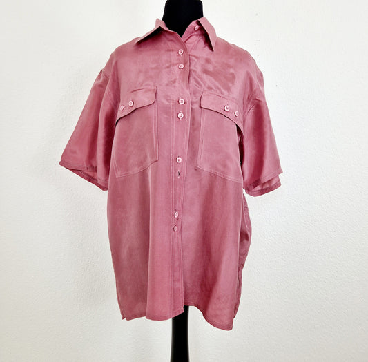 Einzigartige und nachhaltige Vintage Bluse in altrosa und Seide. Unique and sustainable vintage blouse in dusty pink and silk. Front.