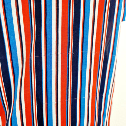 Einzigartige und nachhaltige Vintage Bluse in blau-rot-weiss mit Streifen. Unique and sustainable vintage blouse in blue-red-white with stripes. Flaw.