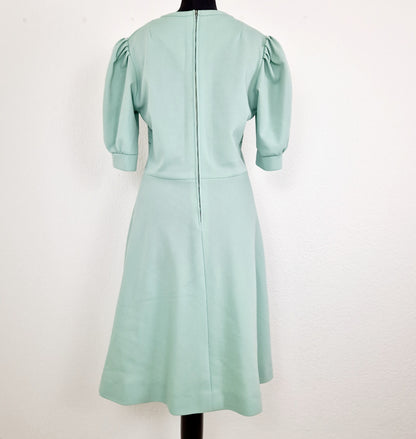 Einzigartiges und nachhaltiges Vintage Kleid in mint. Unique and sustainable vintage dress in mint. Back.