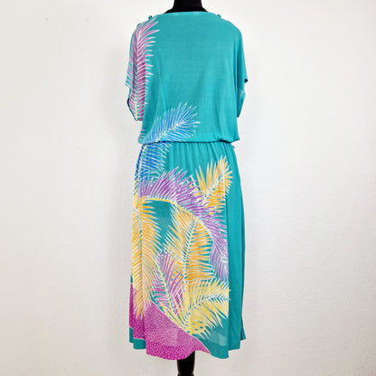 Einzigartiges und nachhaltiges Vintage Kleid in grün mit Palmen. Unique and sustainable vintage dress in green with palm trees. Back.