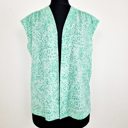 Einzigartiges und nachhaltiges Vintage Kleid in hellgrün mit Weste. Unique and sustainable vintage dress in light green with vest. Vest.
