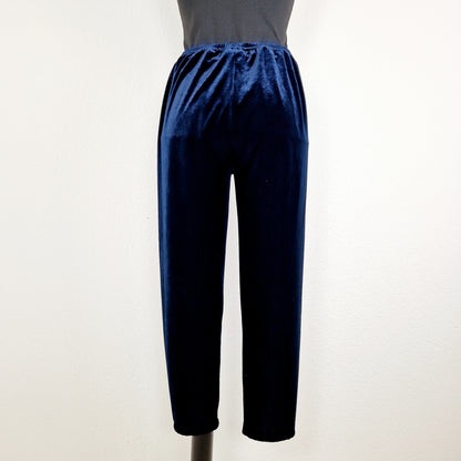 Einzigartige und nachhaltige VIntage Hose in blau und Samt. Unique and sustainable vintage pants in blue and velvet. Back.