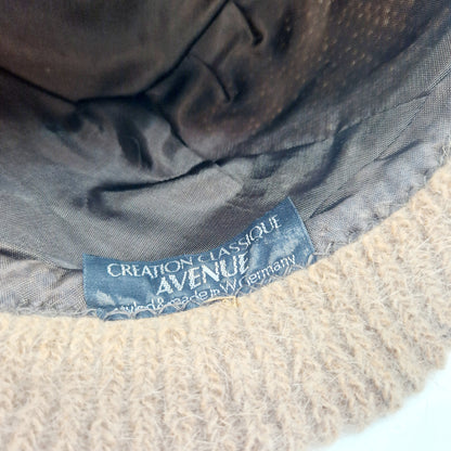 Einzigartiger und nachhaltiger Vintage Hut in beige. Unique and sustainable vintage hat in beige. Tag.