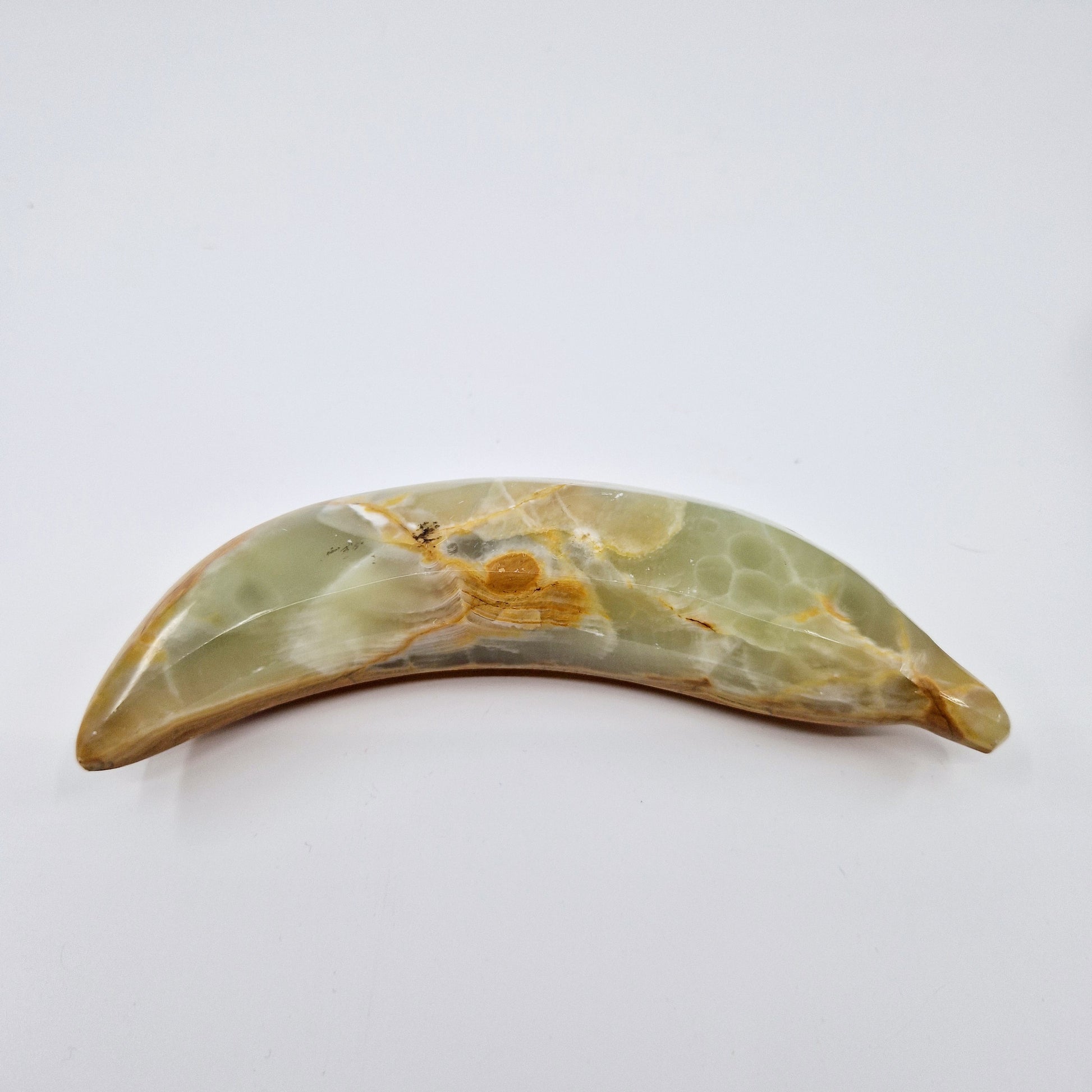 Einzigartiges und nachhaltiges Set von drei Früchten aus Stein. Unique and sustainable vintage set of 3 fruit made of stone. Banana 2.