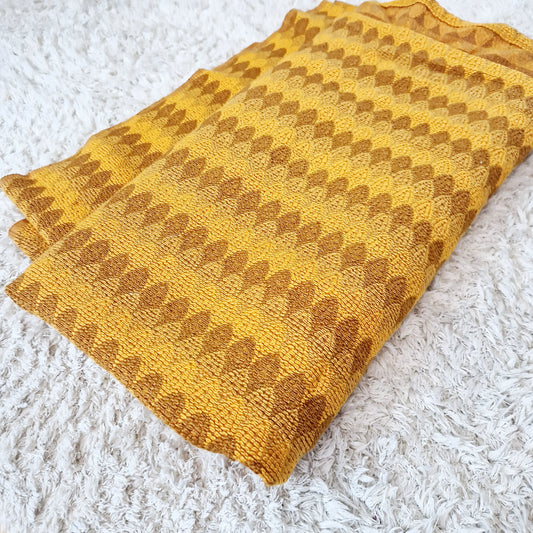 Einzigartige und nachhaltige Vintage Decke in orange. Front.