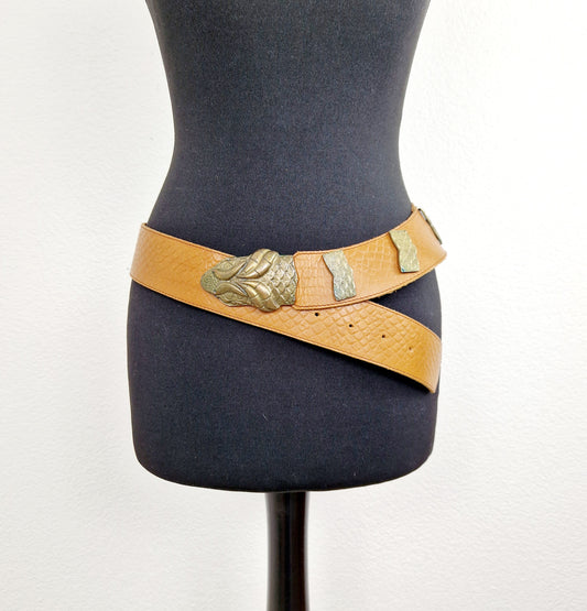 Einzigartiger und nachhaltiger Vintage Gürtel mit Schlange. Unique and sustainable vintage belt with snake. Front.
