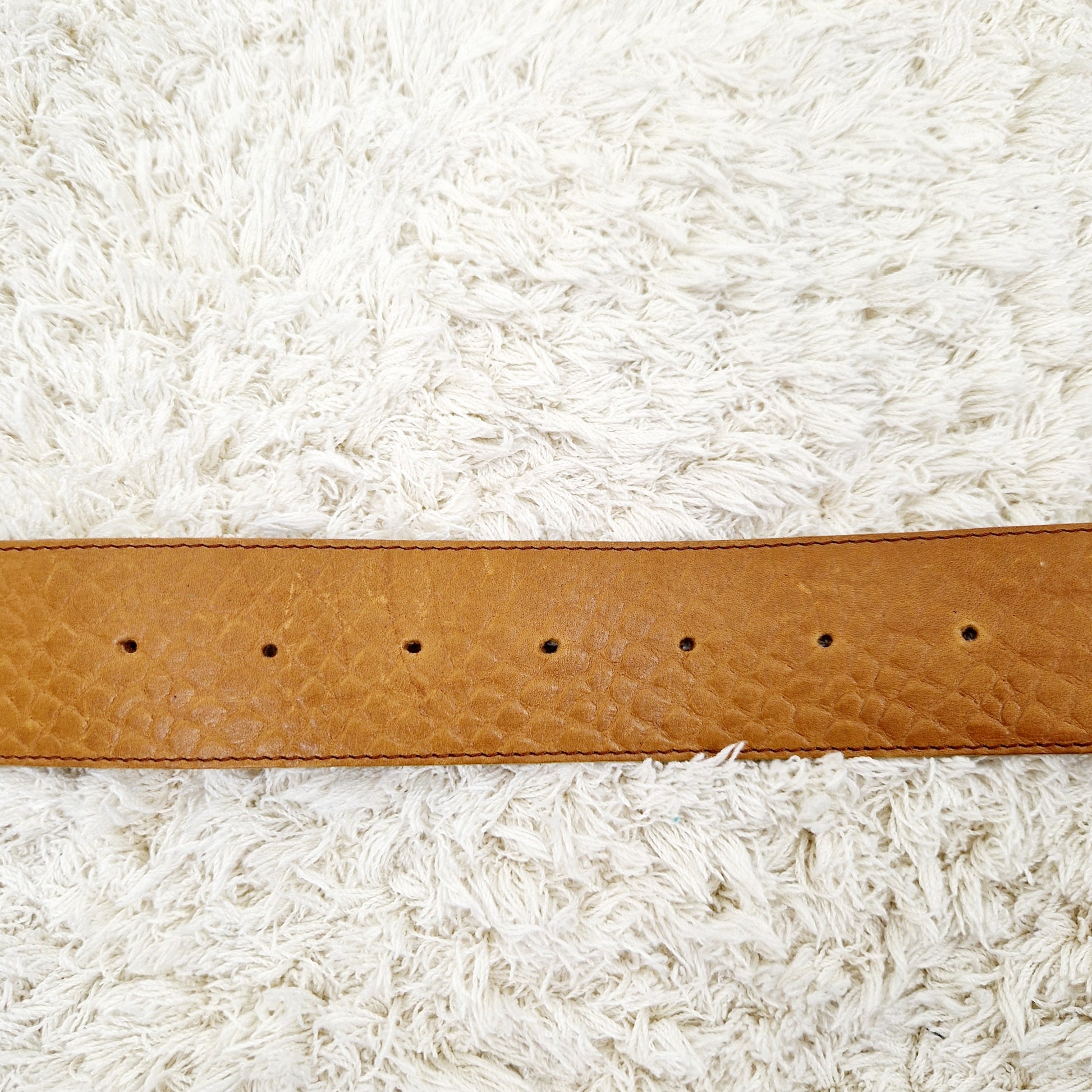 Einzigartiger und nachhaltiger Vintage Gürtel mit Schlange. Unique and sustainable vintage belt with snake. Belt holes.
