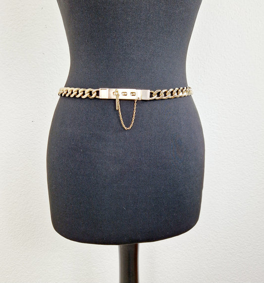 Einzigartiger und nachhaltiger Vintage Kettengürtel. Unique and sustainable vintage chain belt. Front.