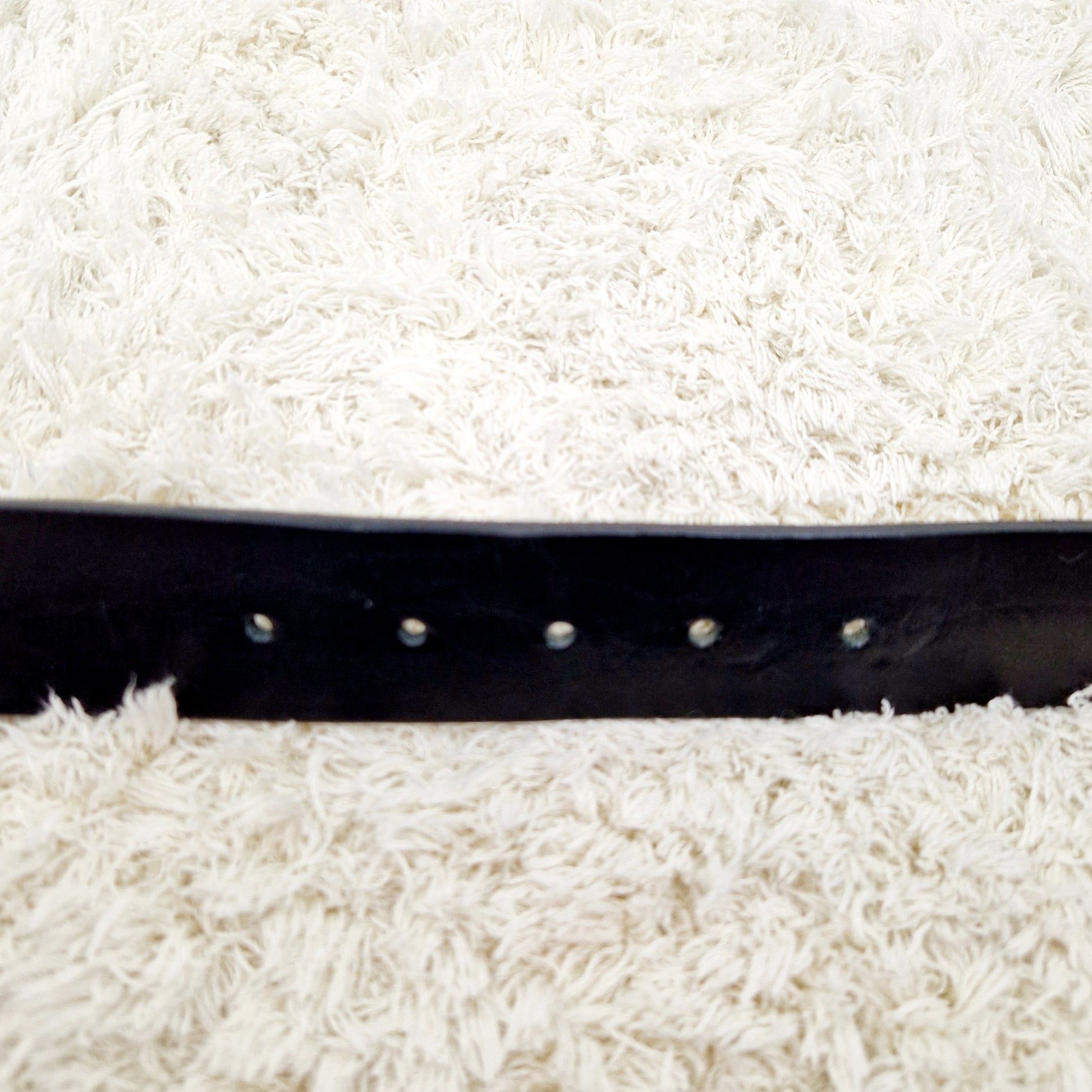 Einzigartiger und nachhaltiger Vintage Gürtel mit Schildkröte. Unique and sustainable vintage belt with turtle. Belt holes.