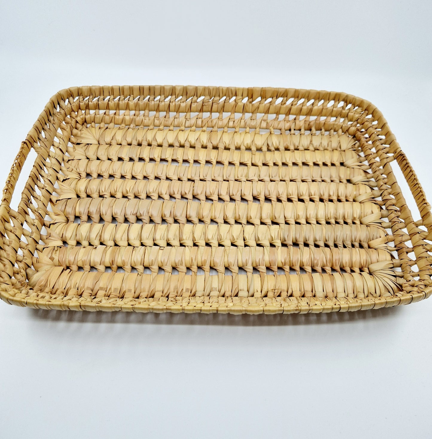 Einzigartiges und nachhaltiges Vintage Tablett. Unique and sustainable vintage tray. Front.