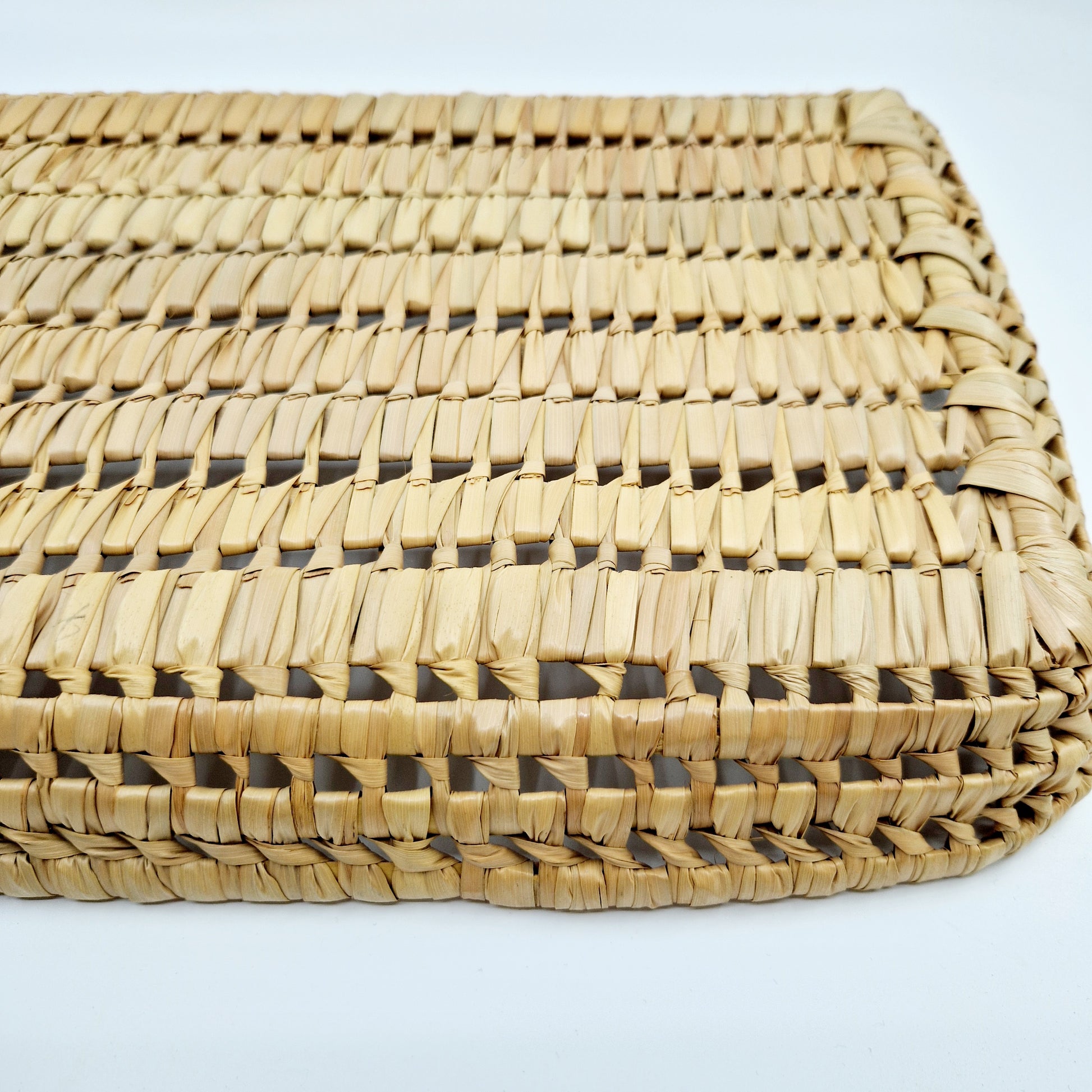 Einzigartiges und nachhaltiges Vintage Tablett. Unique and sustainable vintage tray. Back.