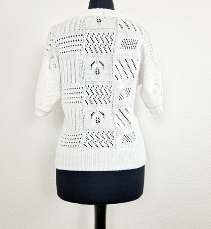 Einzigartiges und nachhaltiges Vintage T-Shirt in weiss mit Lochmuster.Unique and sustainable vintage t-shirt in white with hole pattern. Back.