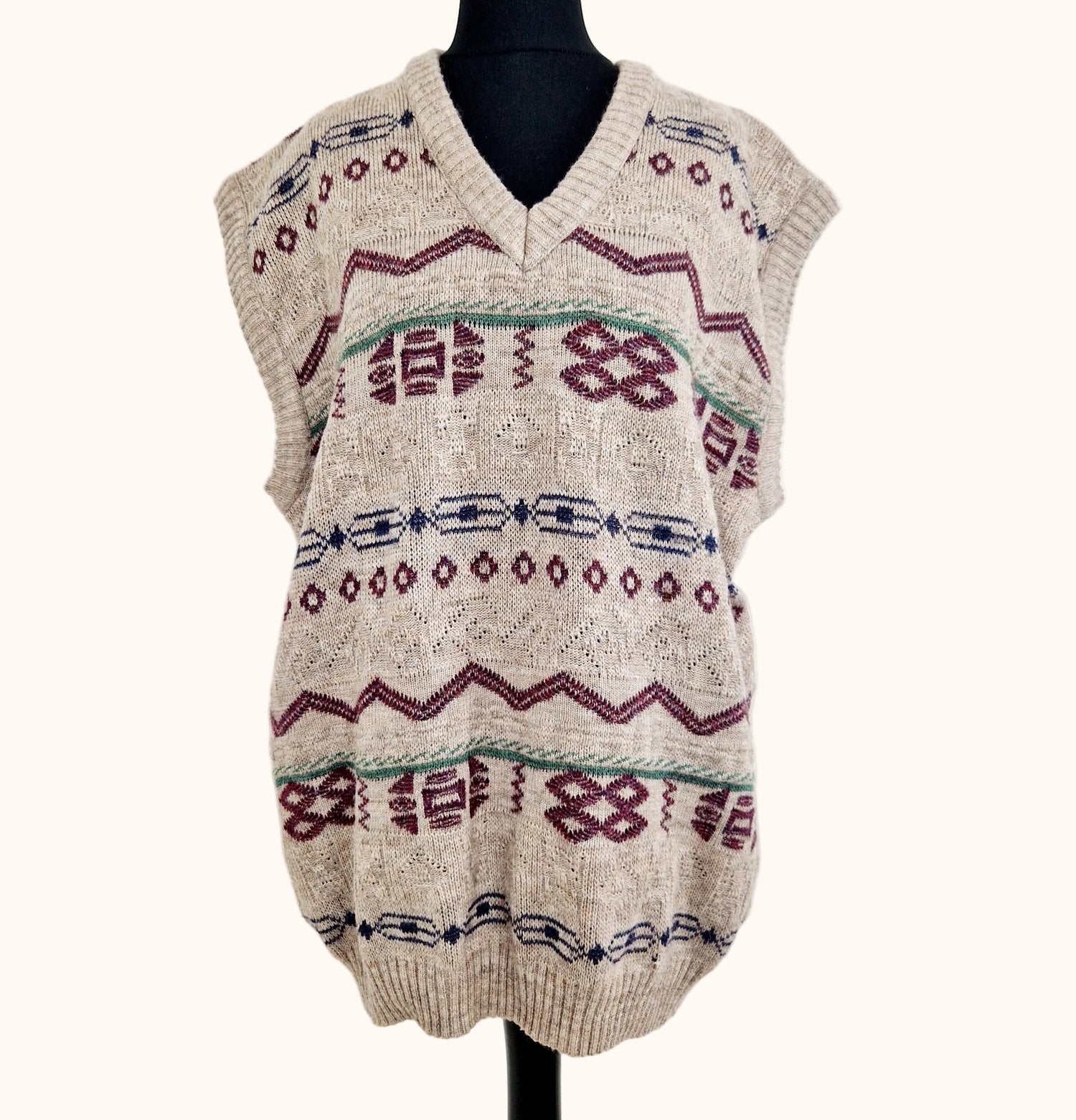 Einzigartige und nachhaltige Vintage Weste in beige. Unique and sustainable vintage vest in beige. Front.