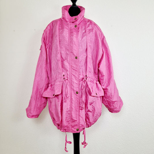 Einzigartige und nachhaltige Vintage Jacke in pink. Unique and sustainable vintage jacket in pink. Front.
