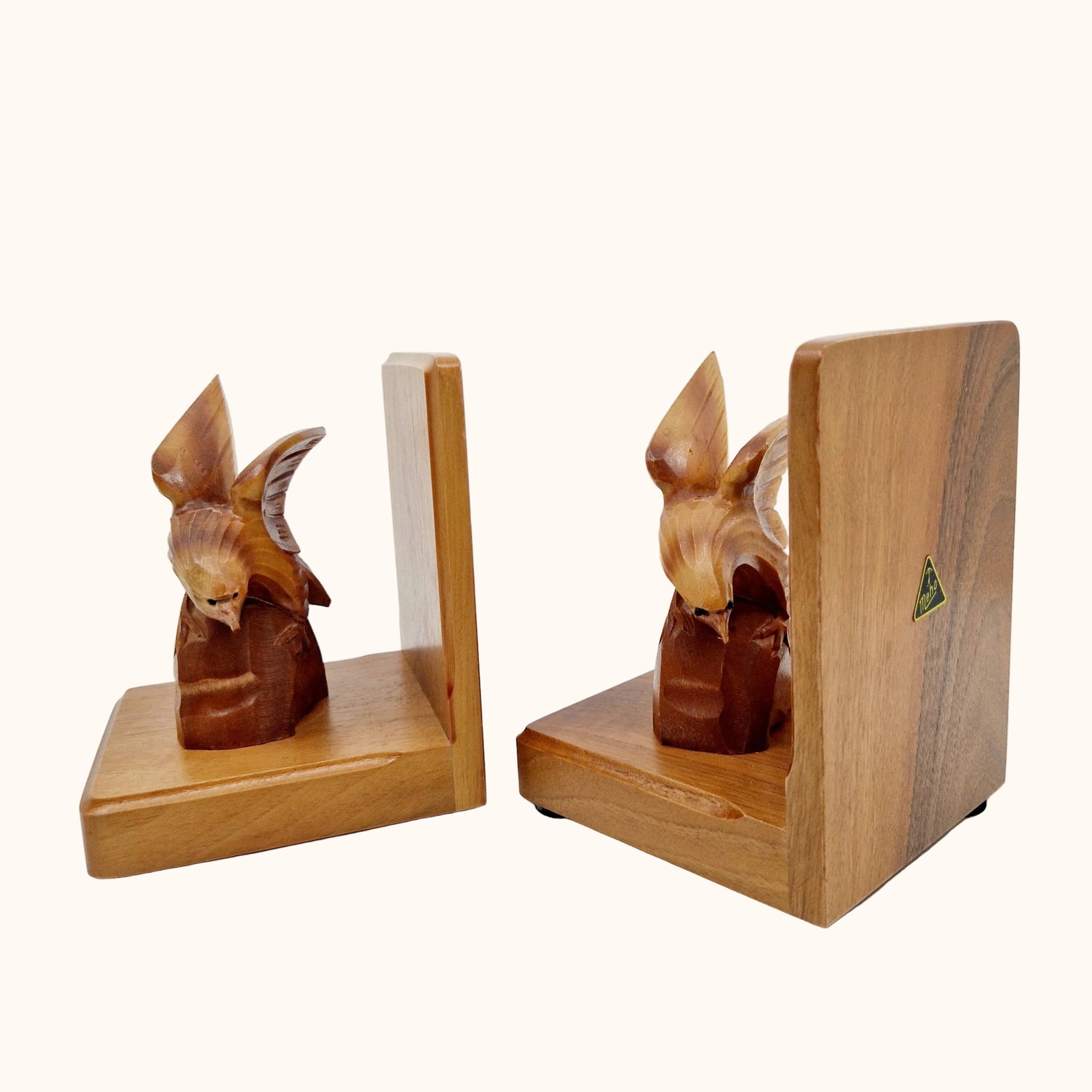 Einzigartige und nachhaltige Vintage Buchstützen mit Adler. Unique and sustainable book ends with eagles. Front.