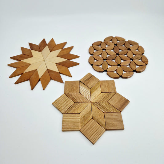 3 Einzigartige und nachhaltige Vintage Topfuntersetzer. 3 Unique and sustainable vintage trivets. Front.