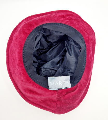 Einzigartiger und nachhaltiger Vintage Hut in rot und Samt. Unique and sustrainable vintage hat in red and velvet. Below.