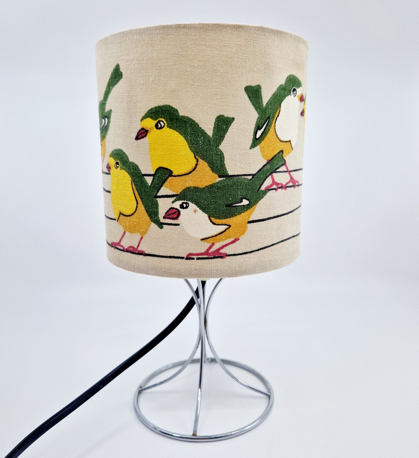 Einzigartige und nachhaltige Vintage Lampe mit Vögeln. Unique and sustainable vintage lamp with birds. Front 2.